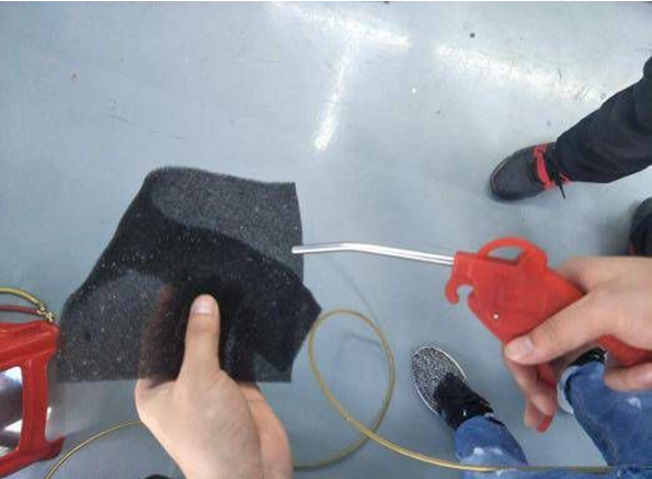 激光冷水機防塵網(wǎng)拆洗